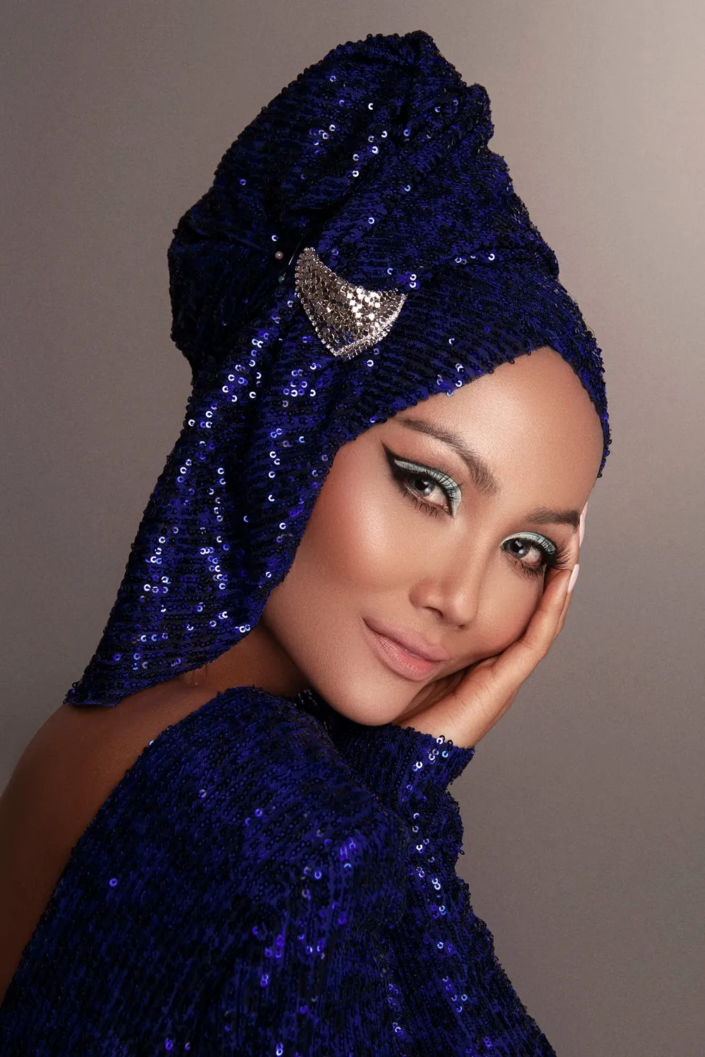 H’Hen Niê kiêu sa, ấn tượng với những chiếc mũ quấn vải ảnh 10