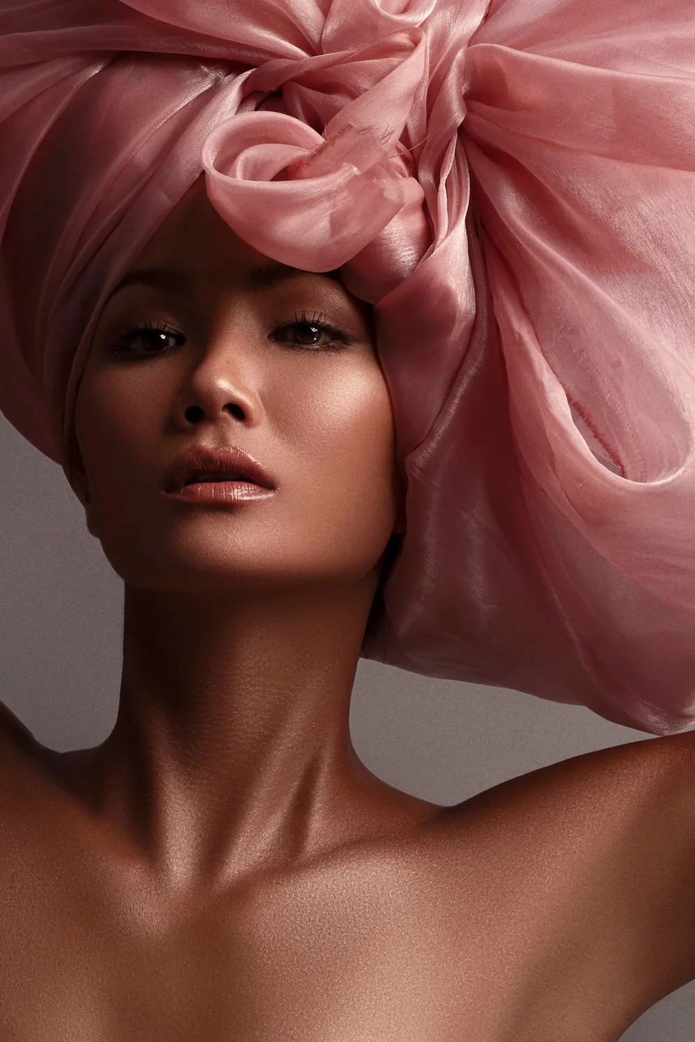 H’Hen Niê kiêu sa, ấn tượng với những chiếc mũ quấn vải ảnh 11