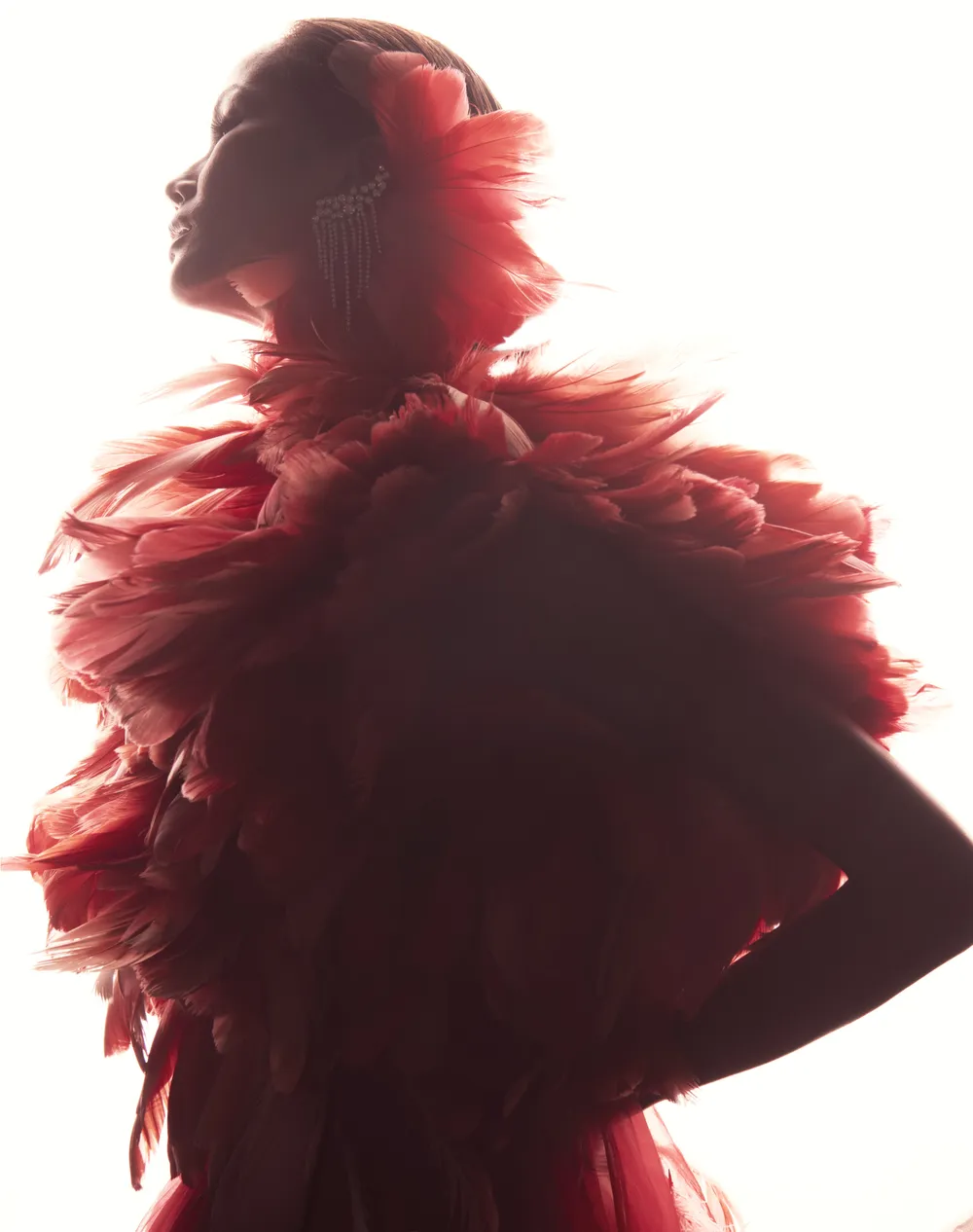 H’Hen Niê kiêu sa, ấn tượng với những chiếc mũ quấn vải ảnh 3