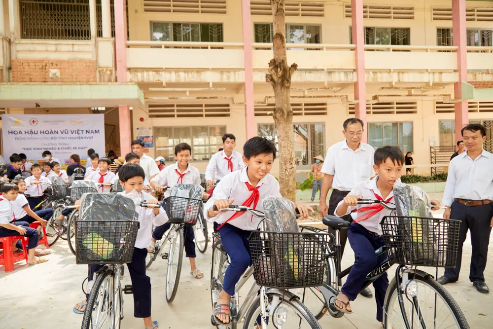 Hoa hậu Hoàn vũ Việt Nam trao yêu thương với những hoạt động hỗ trợ cộng đồng ảnh 8