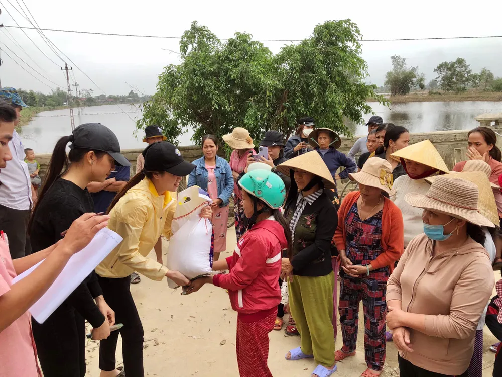 Hoa hậu Hoàn vũ Việt Nam trao yêu thương với những hoạt động hỗ trợ cộng đồng ảnh 4