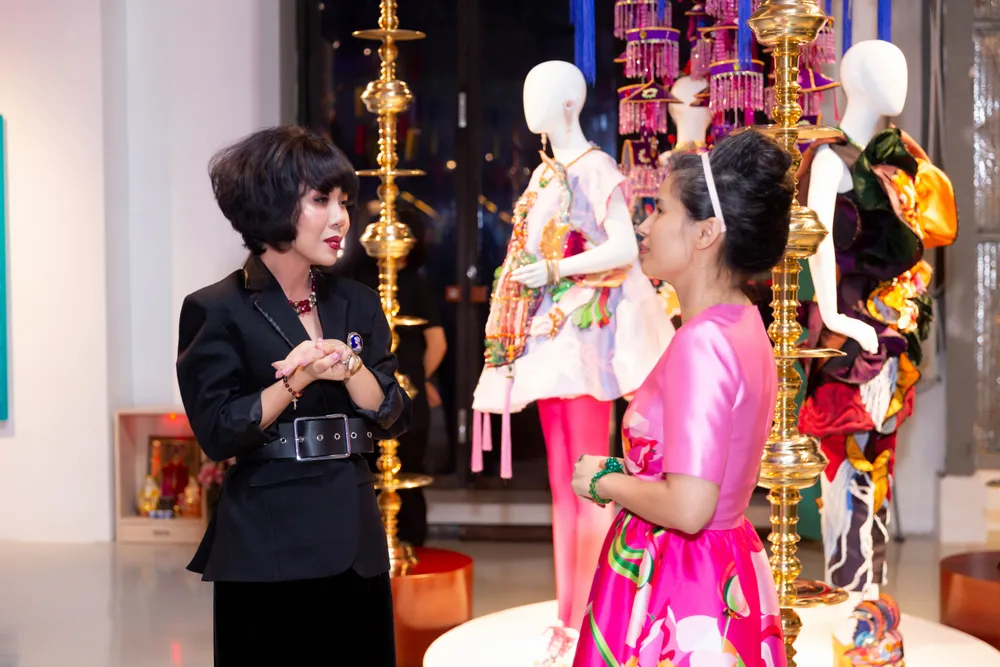 Dàn sao dự triển lãm “Mộng bình thường” của NTK Thủy Nguyễn ảnh 7