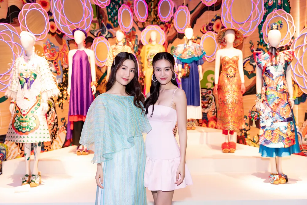 Dàn sao dự triển lãm “Mộng bình thường” của NTK Thủy Nguyễn ảnh 5