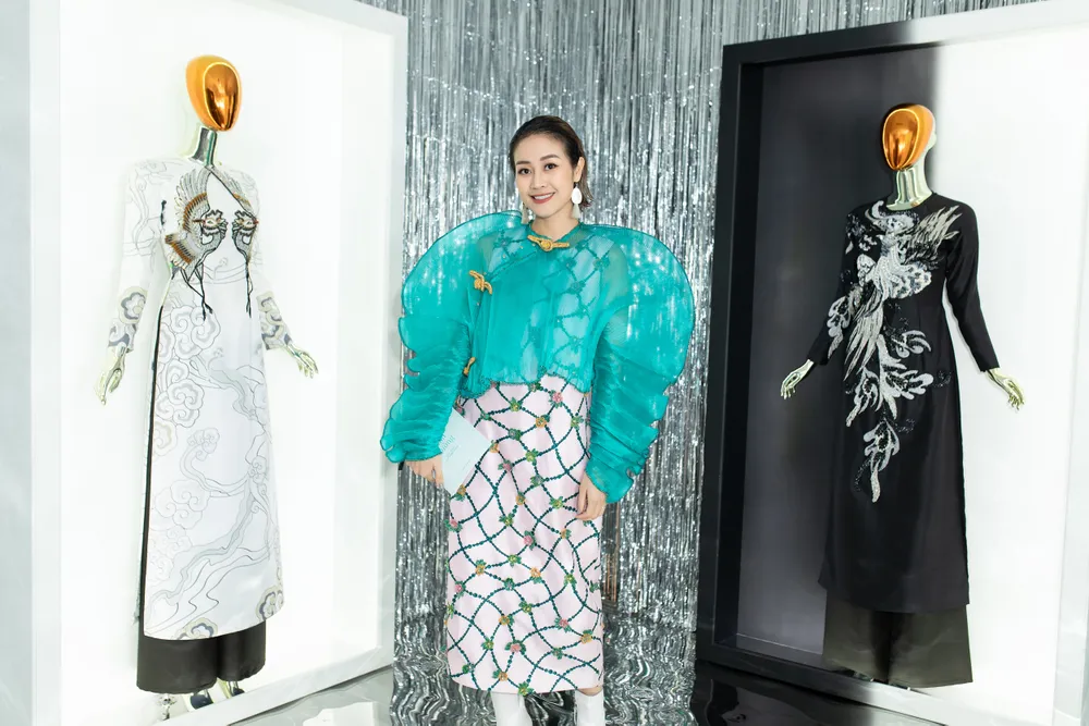 Dàn sao dự triển lãm “Mộng bình thường” của NTK Thủy Nguyễn ảnh 10