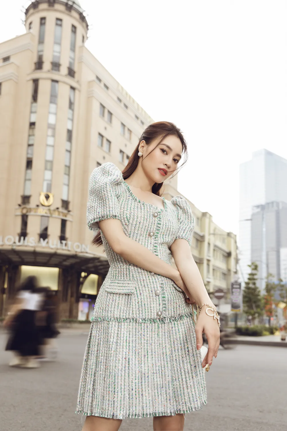 Ninh Dương Lan Ngọc gợi ý loạt váy diện dạo phố trong tiết trời se lạnh dịp cuối năm ở TPHCM ảnh 5
