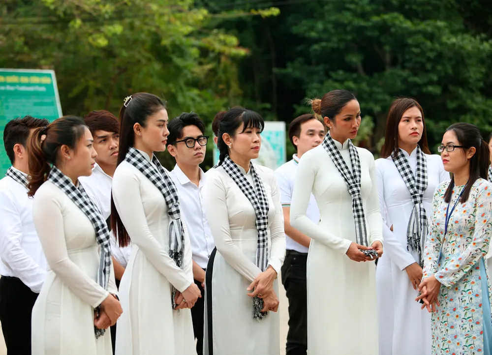 Hoa hậu H’Hen Niê gửi gắm thông điệp yêu nước đến giới trẻ  ảnh 2