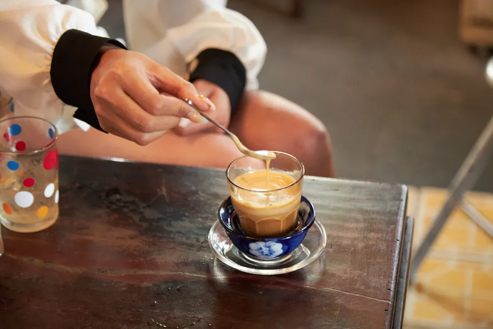 Hoa hậu Khánh Vân khám phá văn hóa, con người và cảnh đẹp Việt Nam ảnh 2