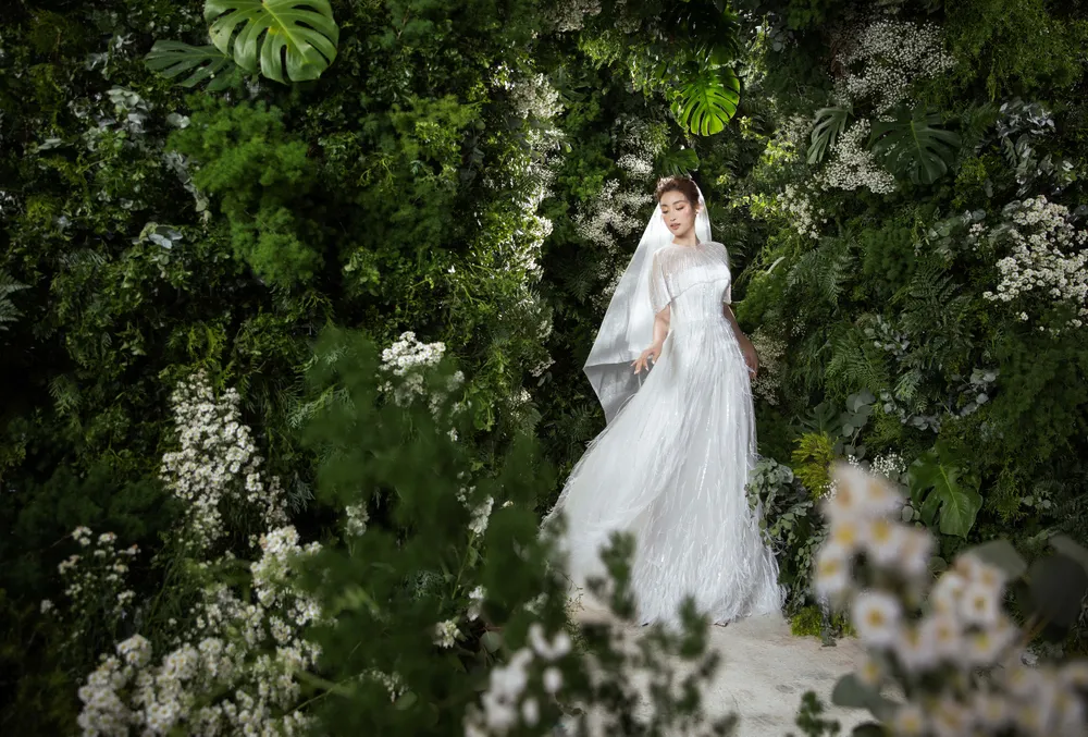 Nhà thiết kế Lê Thanh Hòa lần đầu ra mắt bộ sưu tập váy cưới  ảnh 9