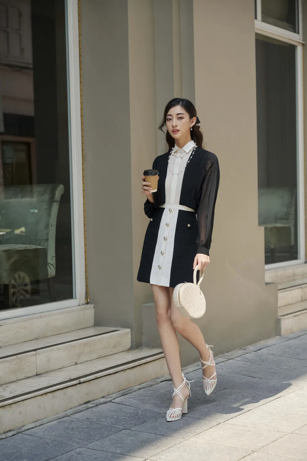 Hoa hậu Lương Thùy Linh thanh lịch trong thiết kế của Lê Thanh Hòa ảnh 8