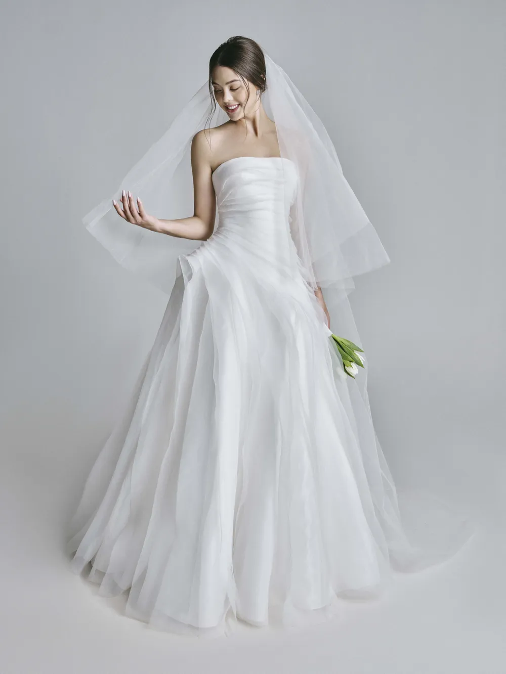 Lê Thanh Hòa ra mắt bộ sưu tập váy cưới  ảnh 1