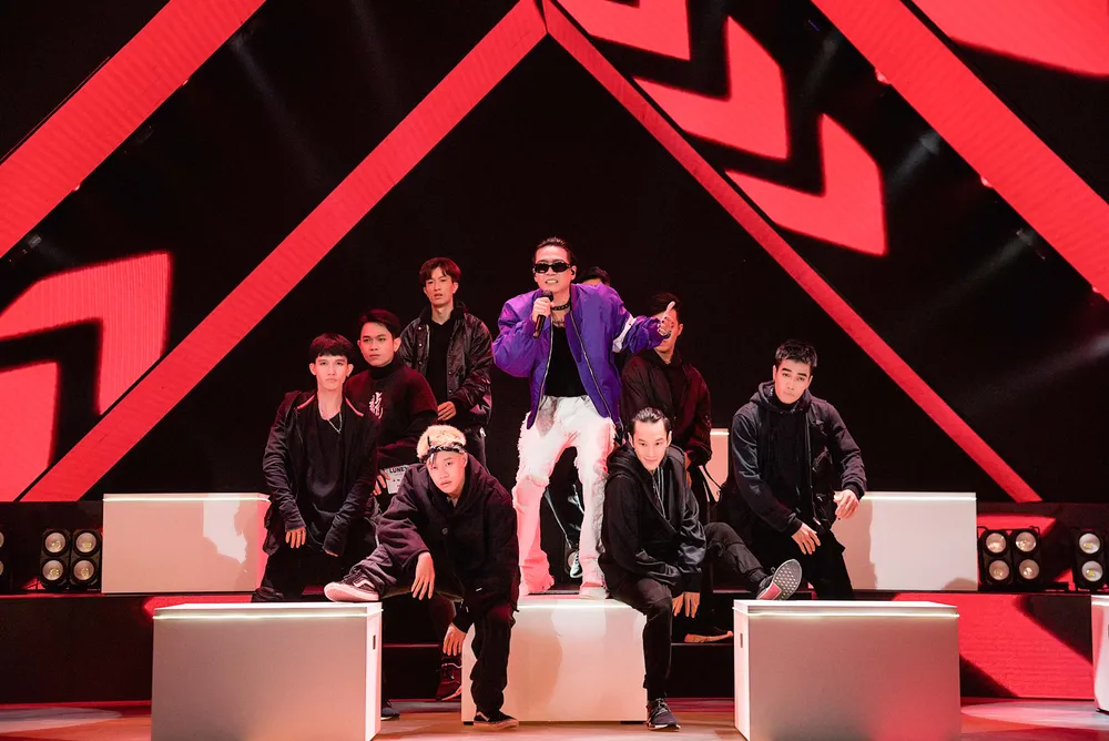 Nghệ sĩ V-pop và K-pop gửi lời chúc mừng năm mới đến khán giả Việt Nam tại “Lễ hội Ánh sáng - Virtual Countdown Lights 2022” ảnh 6