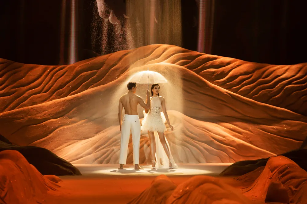 Mãn nhãn show thời trang “Sa Vũ” của Lê Thanh Hoà với những thiết kế thủ công xa xỉ ảnh 2