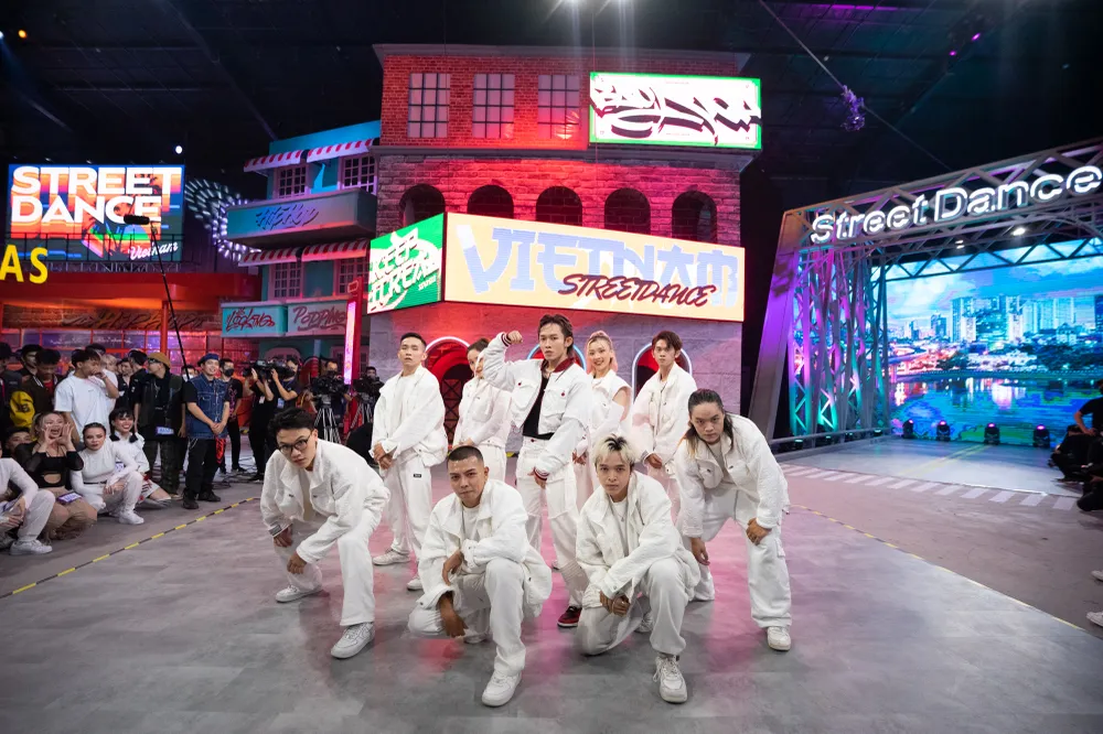 MC Trấn Thành, 4 đội trưởng cùng dàn tuyển thủ chào sân Street Dance Việt Nam  ảnh 4