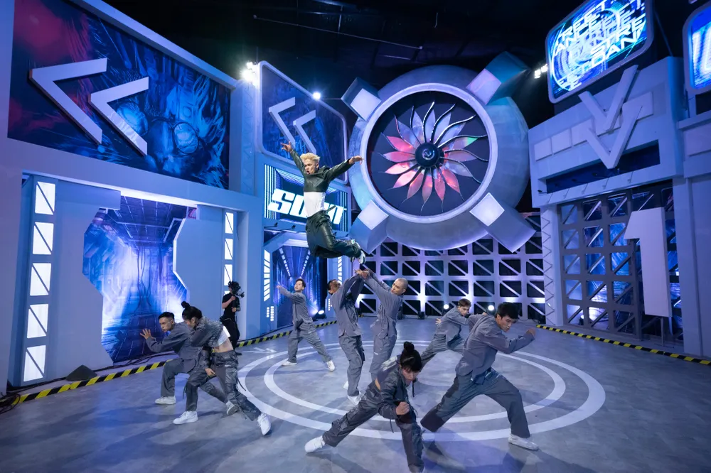 MC Trấn Thành, 4 đội trưởng cùng dàn tuyển thủ chào sân Street Dance Việt Nam  ảnh 1