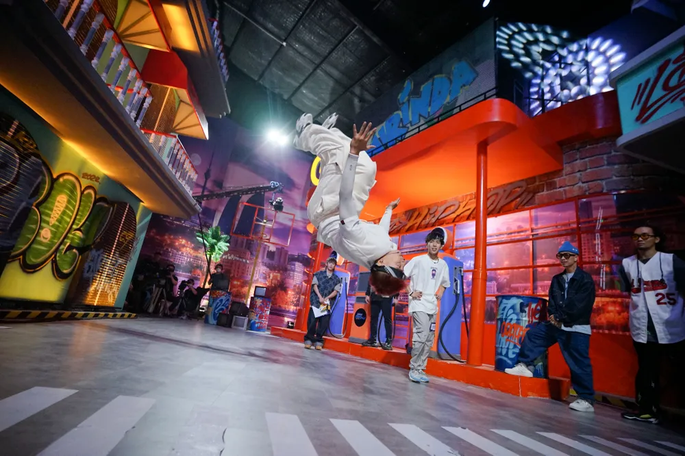 MC Trấn Thành, 4 đội trưởng cùng dàn tuyển thủ chào sân Street Dance Việt Nam  ảnh 6