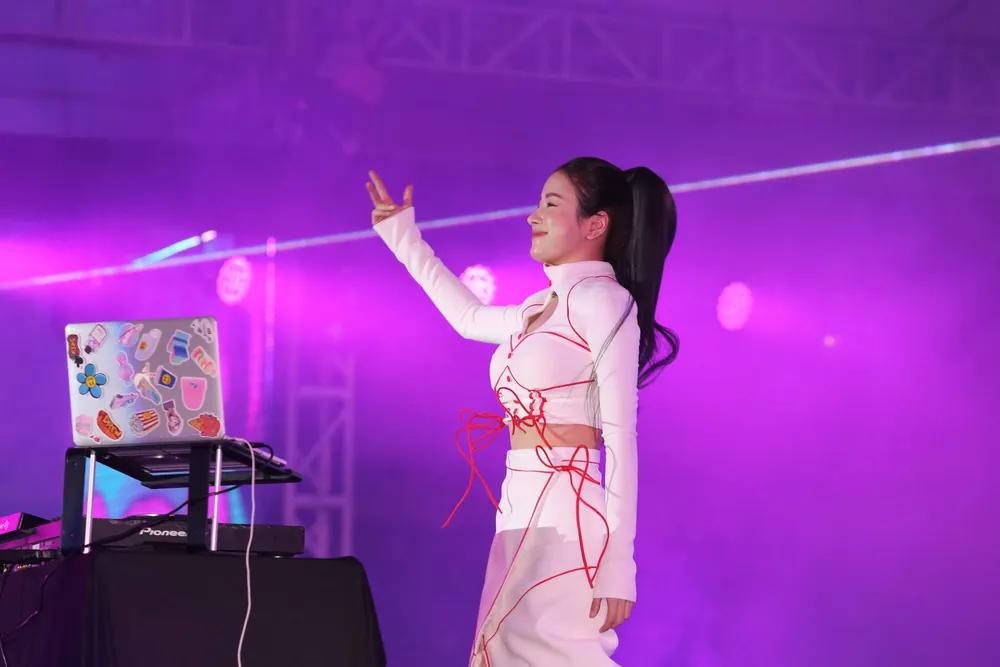 Dàn vận động viên, nghệ sĩ đứng chung sân khấu, hướng về SEA Games 31 tại TPHCM ảnh 11