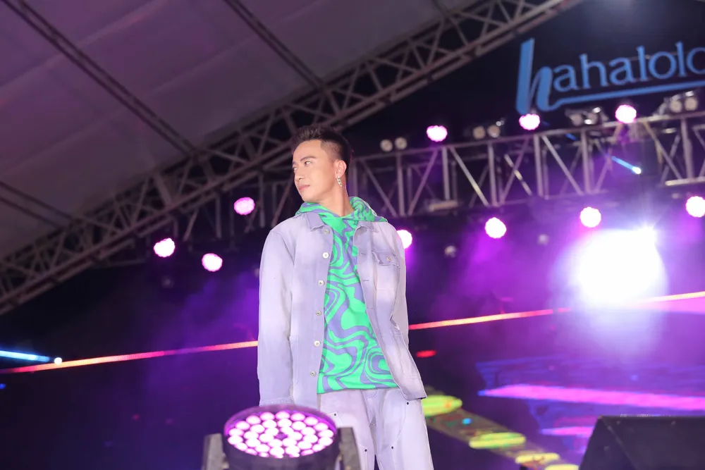 Dàn vận động viên, nghệ sĩ đứng chung sân khấu, hướng về SEA Games 31 tại TPHCM ảnh 8