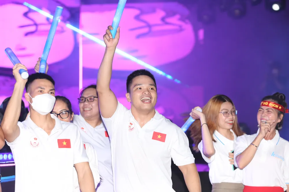 Dàn vận động viên, nghệ sĩ đứng chung sân khấu, hướng về SEA Games 31 tại TPHCM ảnh 2