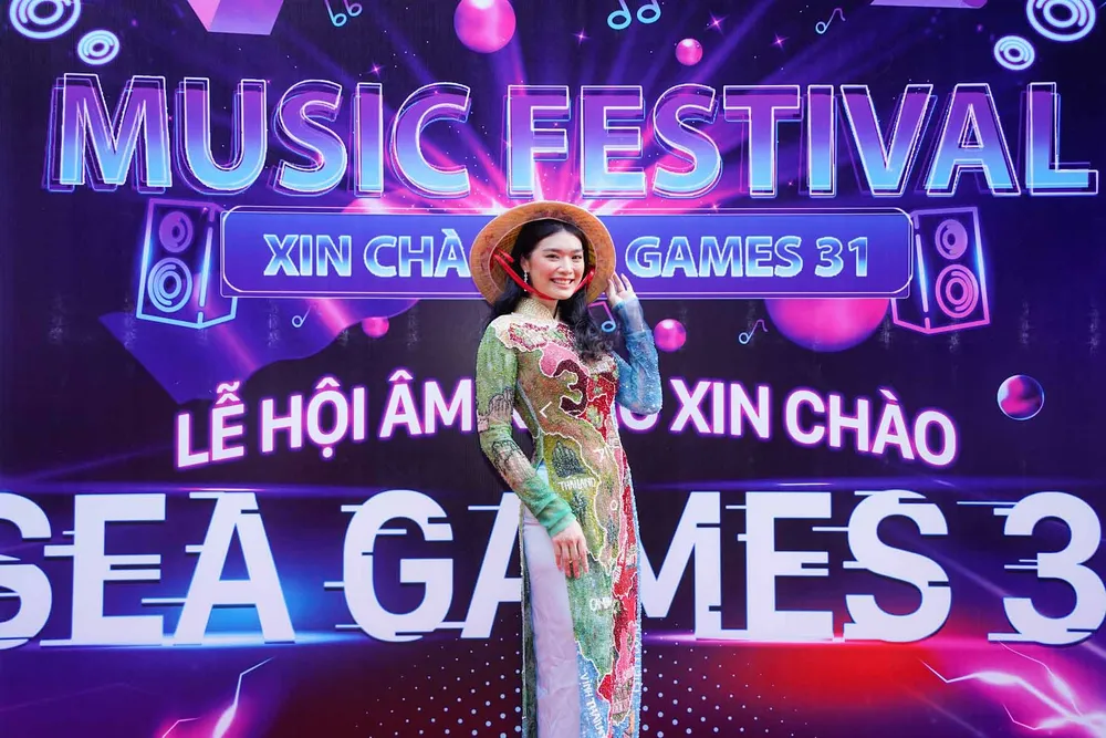 Dàn vận động viên, nghệ sĩ đứng chung sân khấu, hướng về SEA Games 31 tại TPHCM ảnh 6