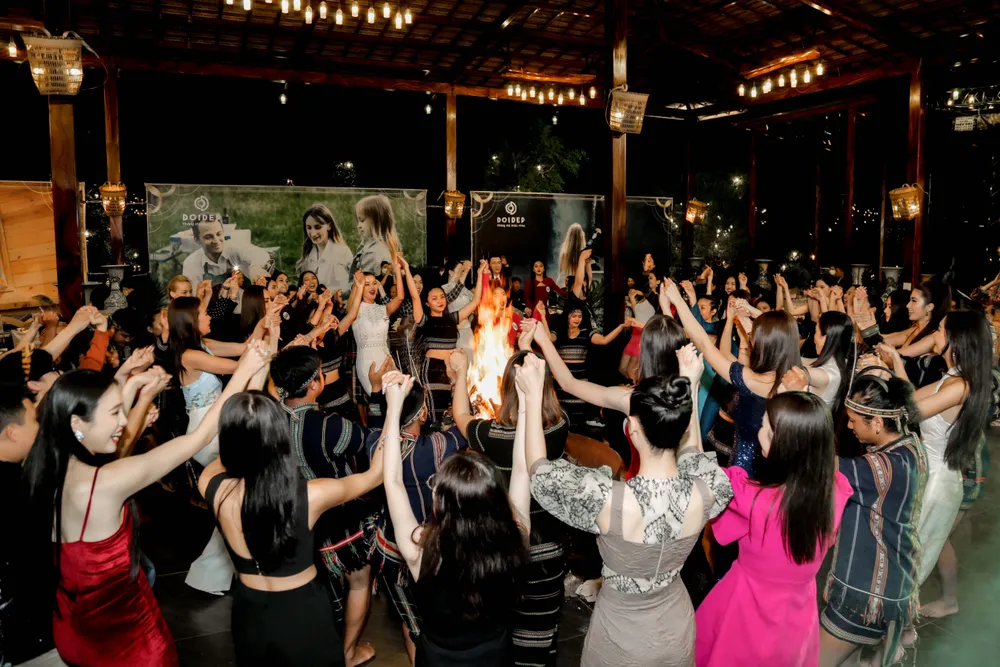 Thí sinh Hoa hậu Hoàn vũ Việt Nam 2022 tập trung tại Bảo Lộc, tham gia hoạt động đồng hành đầu tiên vòng bán kết, chung kết ảnh 1