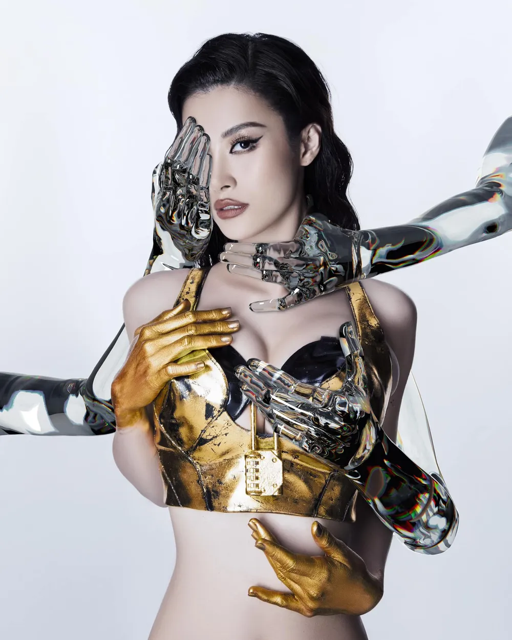 Miss Universe 2018 Catriona Gray làm giám khảo đêm chung kết Hoa hậu Hoàn vũ Việt Nam 2022 ảnh 3