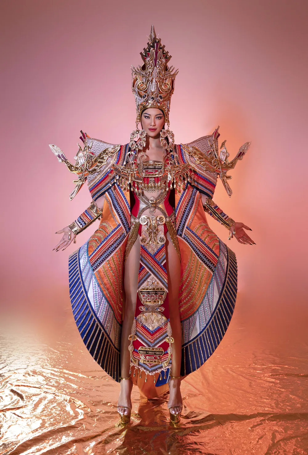 “Hùng ca biển cả” là trang phục dân tộc Kim Duyên mang đến Miss Supranational 2022 ảnh 1