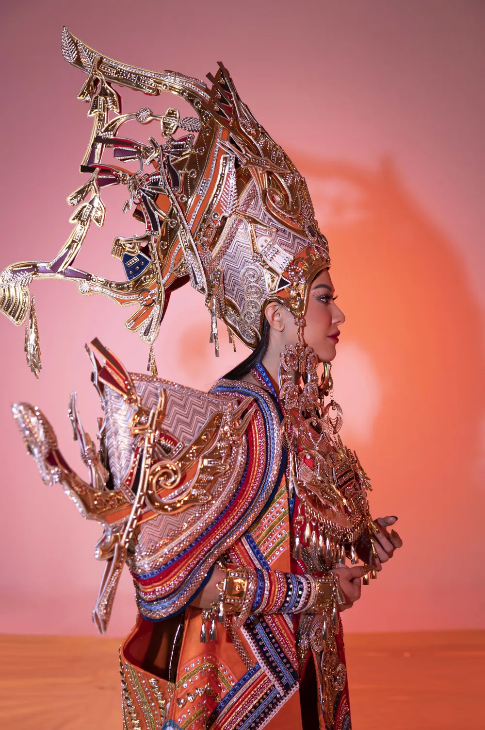 “Hùng ca biển cả” là trang phục dân tộc Kim Duyên mang đến Miss Supranational 2022 ảnh 3