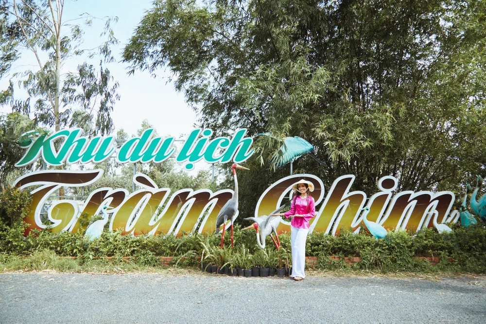 Á hậu Thủy Tiên quảng bá du lịch Đồng Tháp ảnh 5