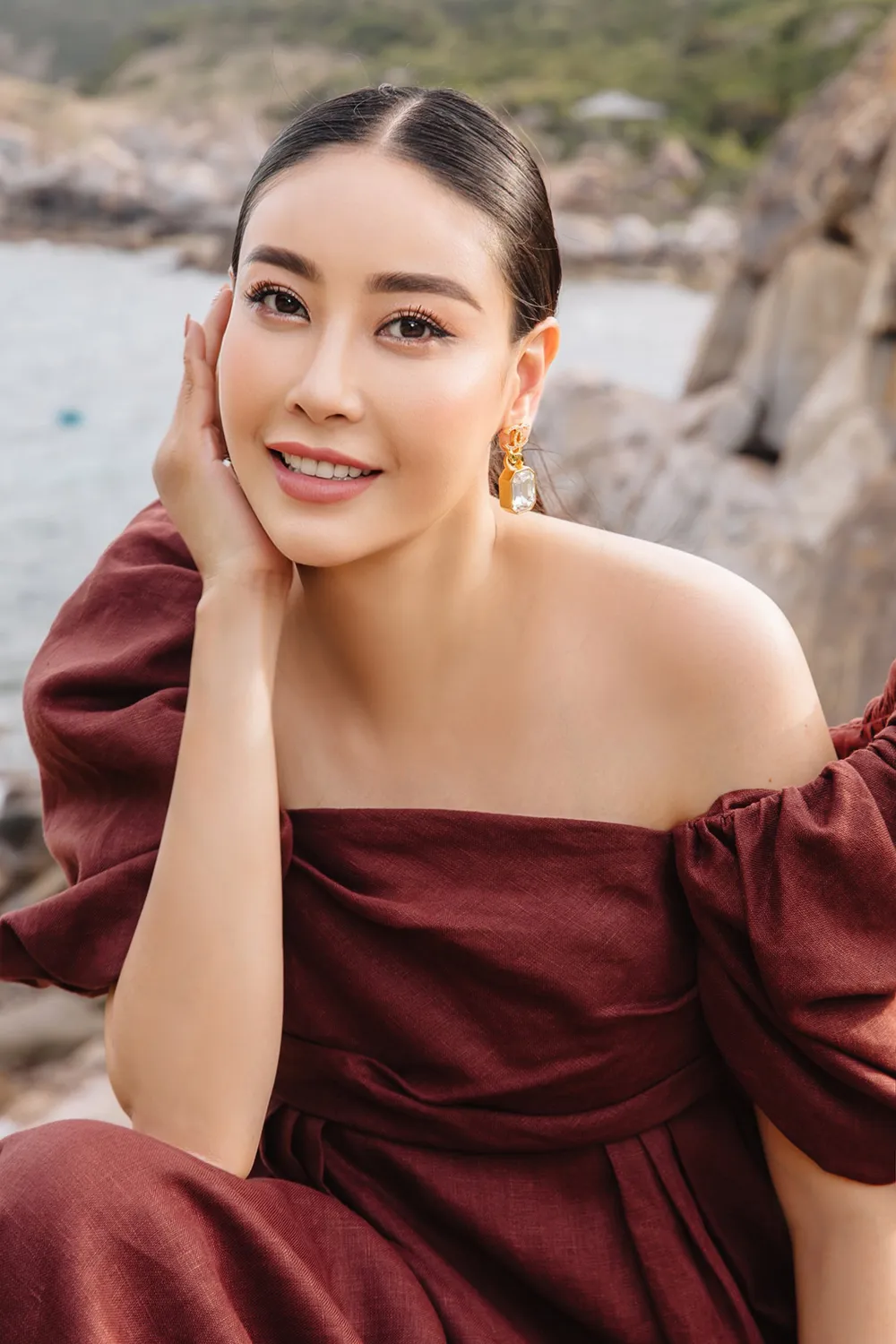 Hoa hậu Hà Kiều Anh với trang phục linen của NTK Đỗ Mạnh Cường ảnh 2