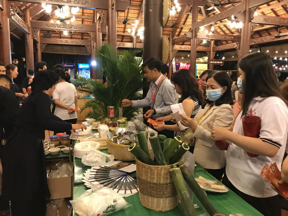 Đặc sản 3 miền Bắc-Trung-Nam hội tụ ở lễ hội văn hóa ẩm thực, món ngon 2022 ảnh 4