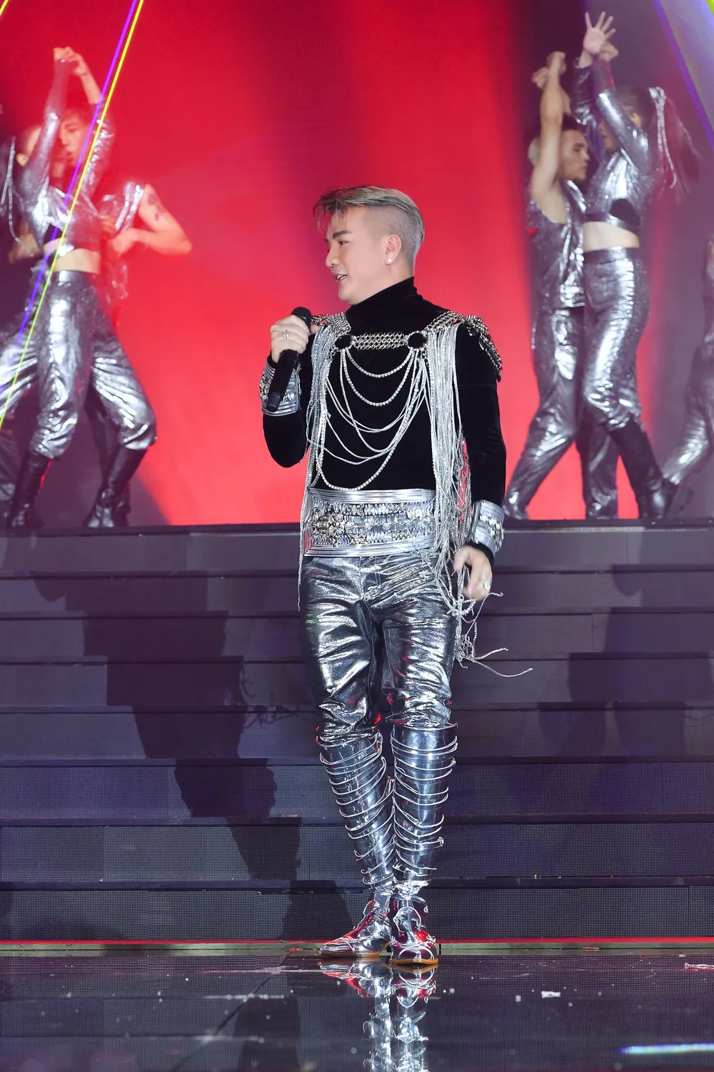 Mãn nhãn với live concert “The Portrait”, hơn 30 ca khúc được tái hiện khắc họa rõ nét về Đàm Vĩnh Hưng ảnh 3