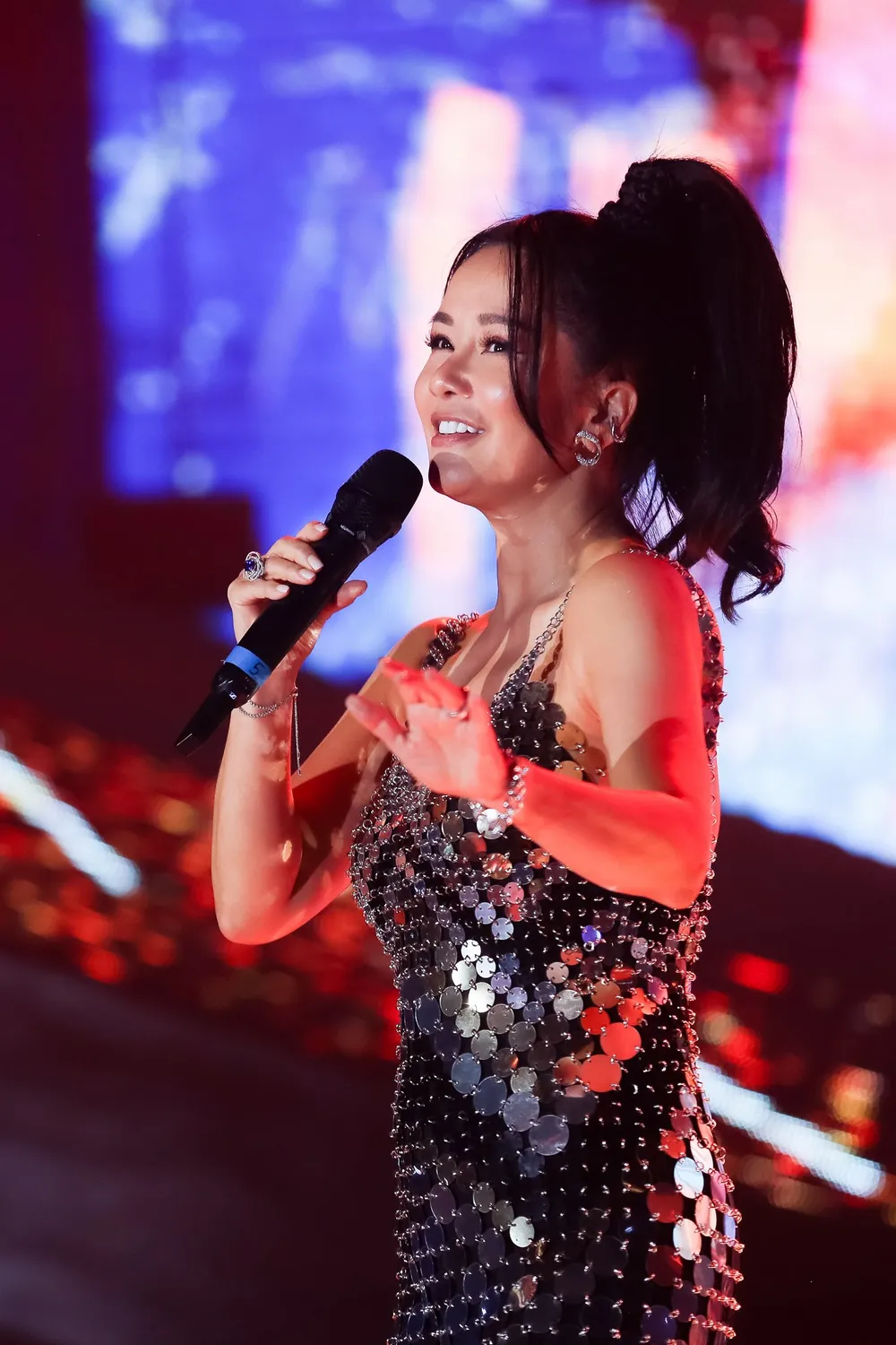 Mãn nhãn với live concert “The Portrait”, hơn 30 ca khúc được tái hiện khắc họa rõ nét về Đàm Vĩnh Hưng ảnh 6