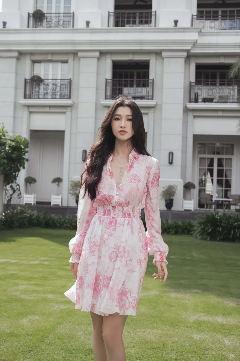 Lê Thanh Hòa giới thiệu loạt thiết kế ready to wear kết hợp với Á hậu Phương Nhi ảnh 8