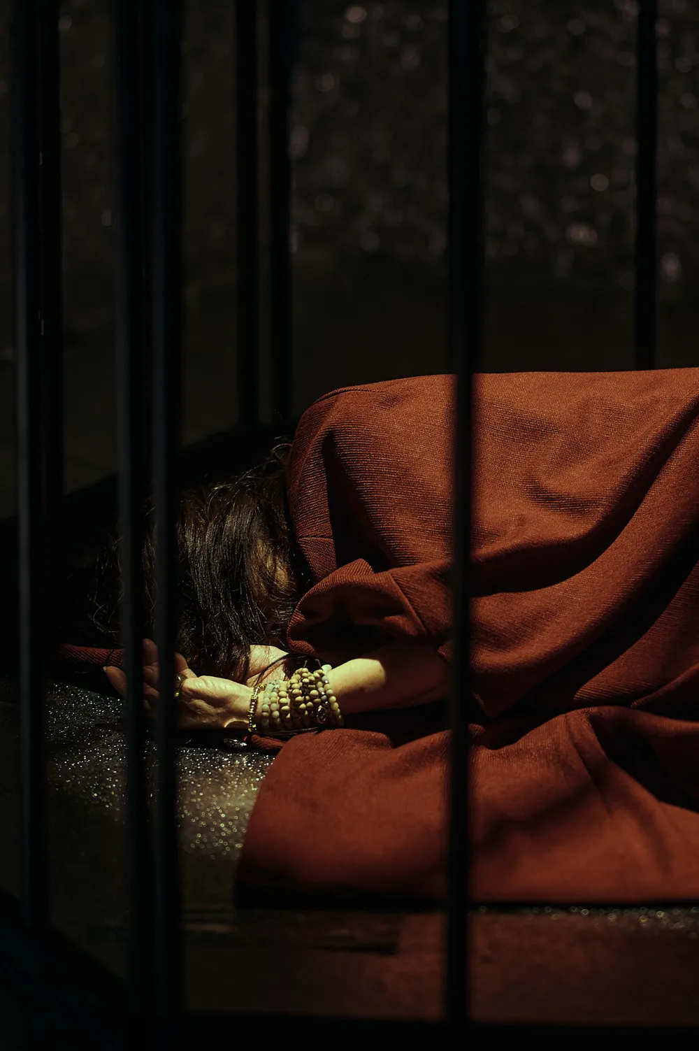 Diễn xuất ấn tượng của NSND Kim Xuân trong màn độc thoại hai tính cách  ảnh 4