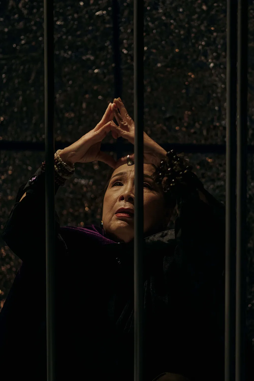 Diễn xuất ấn tượng của NSND Kim Xuân trong màn độc thoại hai tính cách  ảnh 3