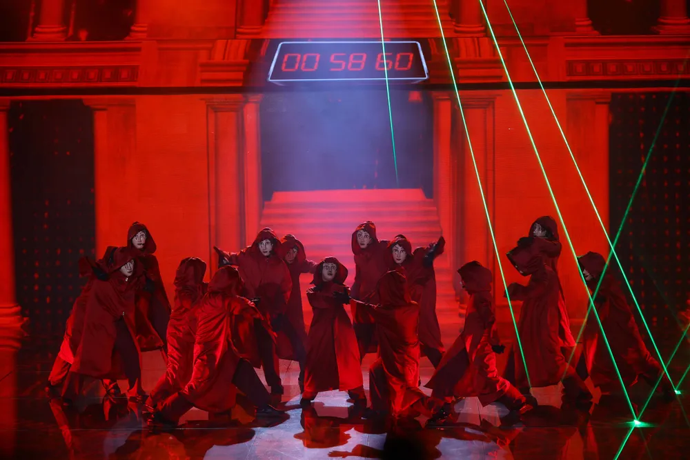 Tia, Gil Lê bùng nổ trên sân khấu The Heroes ảnh 7