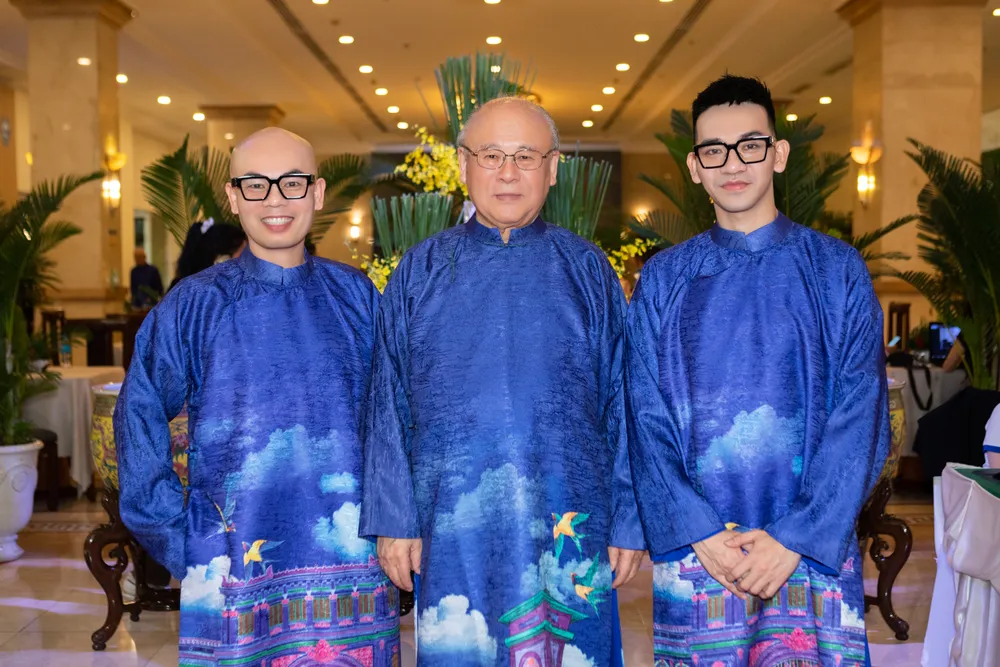 Mang áo dài giới thiệu đến bạn bè quốc tế  ảnh 2