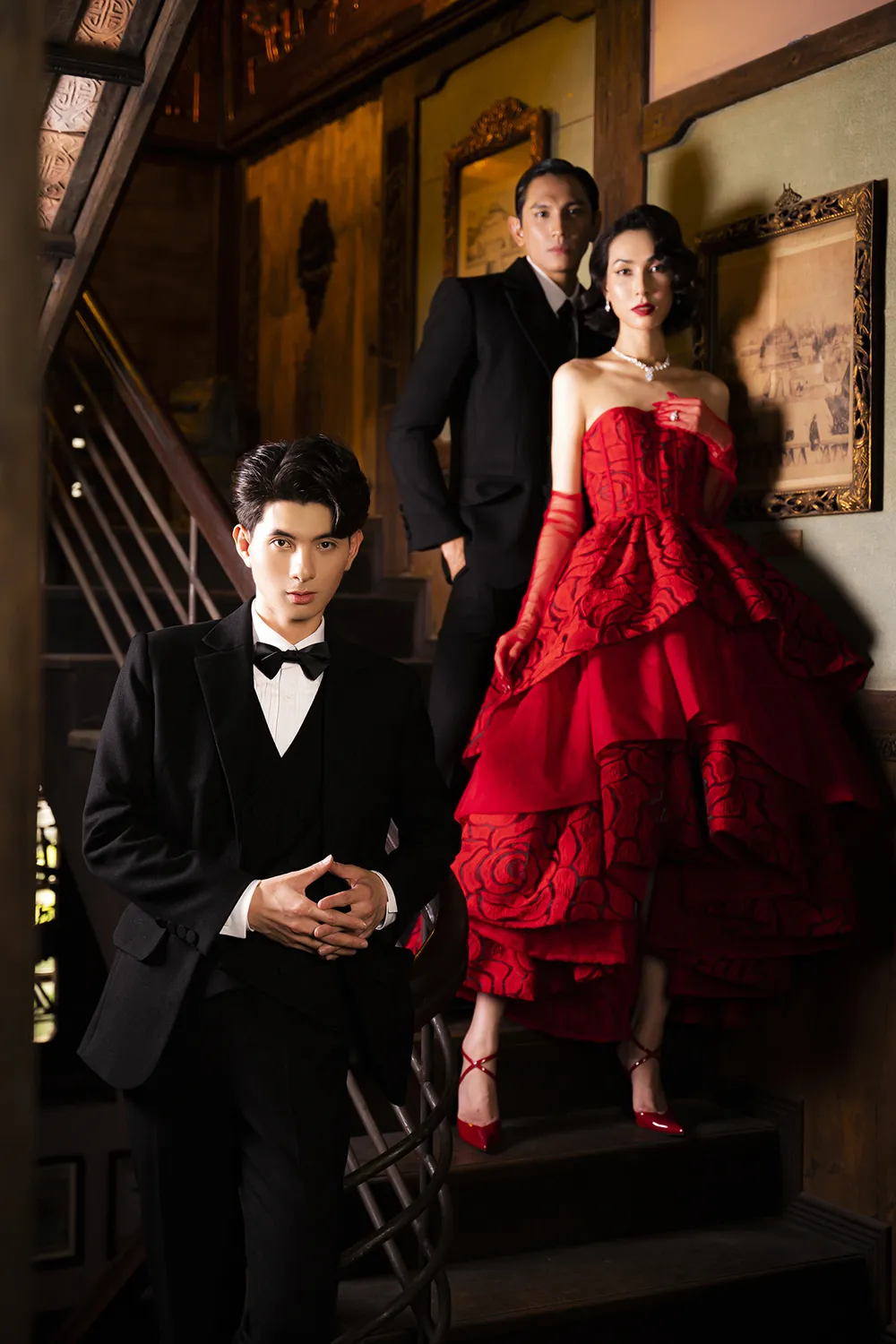 NTK Nguyễn Minh Công mở màn đầu năm với bộ sưu tập mùa lễ hội rực rỡ