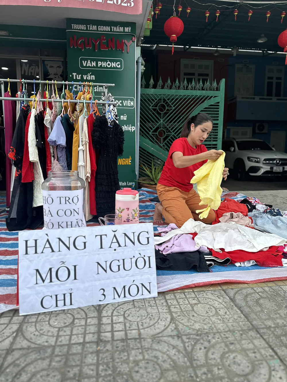 Nghệ sĩ Cát Tường mở bán gian hàng 0 đồng cho bà con