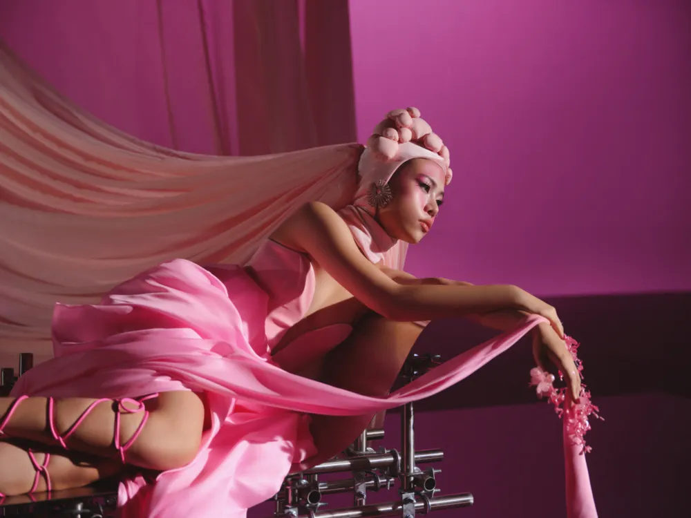 tlinh là rapper nữ bước ra từ Rap Việt vô cùng thành công ở thời điểm hiện tại