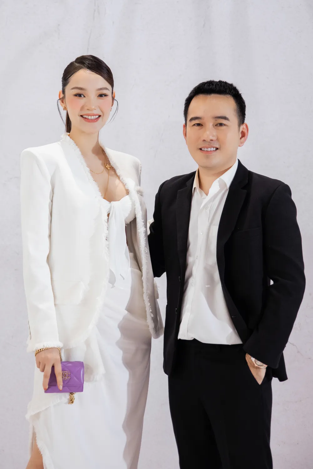 Minh Hằng chọn trang phục nền nã và tông trang điểm dịu dàng