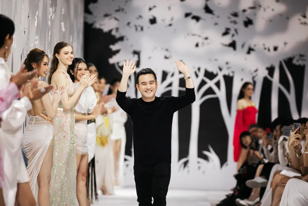 NTK Lê Thanh Hòa mang đến các thiết kế tạo cảm giác thanh bình, tươi mát cho mọi người