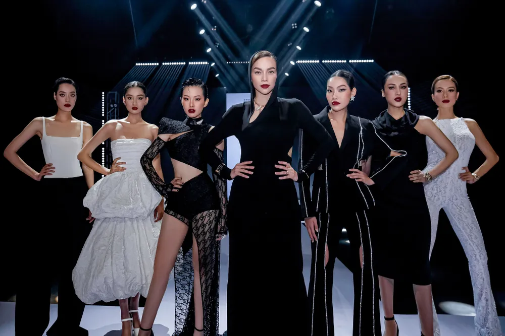 Team Super Mentor Hồ Ngọc Hà: Nguyễn Đình Như Vân, Nguyễn Lâm Châu, Nguyễn Đặng Thanh Tuyền, H'Duyên Bkrông, Thảo Đặng, Phạm Hoàng Yến