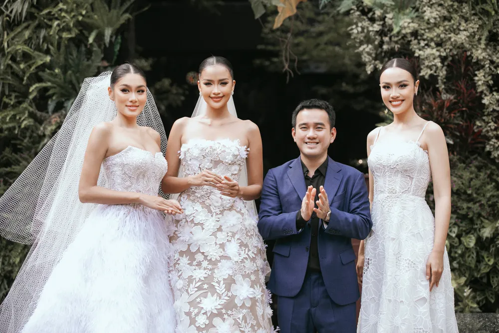 Show diễn trình làng BST "LOVE No.3" của NTK Lê Thanh Hòa gây chú ý bởi những thiết kế lộng lẫy và sự xuất hiện của Top 3 Hoa hậu Hoàn Vũ Việt Nam 2022