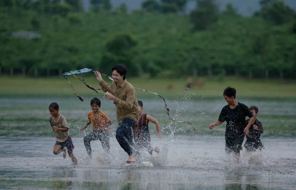 Den - Nhung Em Be Mat Troi -4123.jpg