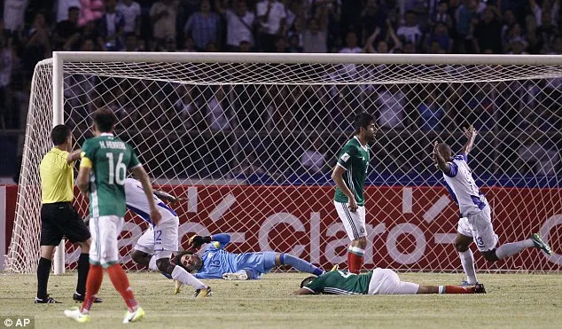 Tuyển Mỹ mất vé dự VCK World Cup 2018 ảnh 1