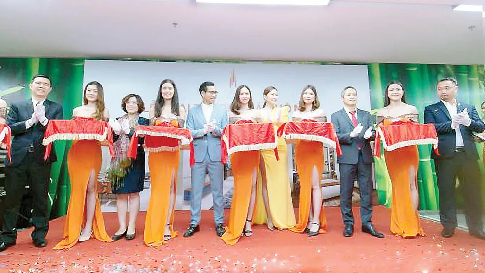 Khách hàng rất ấn tượng với vẻ đẹp huyền ảo căn hộ Opal Boulevard ảnh 1