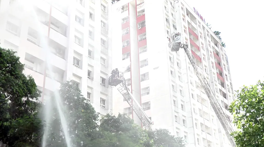 Diễn tập chữa cháy, cứu hộ bằng xe thang tại chung cư Thái An 3 và 4 (quận 12, TPHCM)
