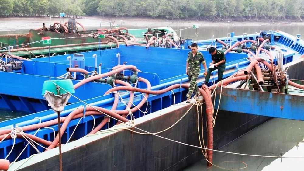 Sửa đổi quy định để chế ngự cát tặc ảnh 1