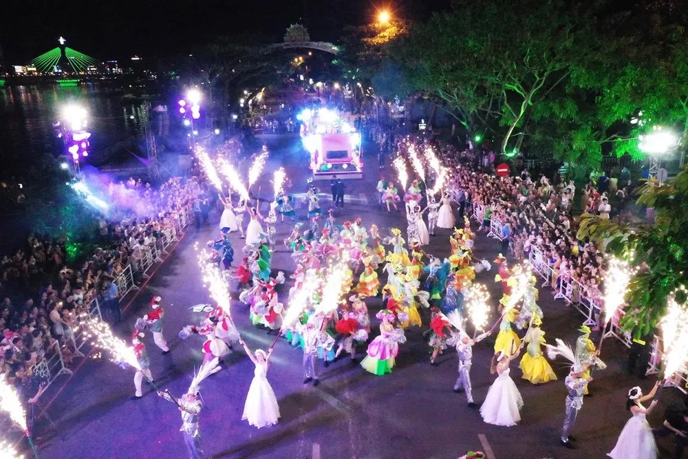Carival đường phố DIFF 2019: Đà Nẵng “vui không khoảng cách” tối 16-6 ảnh 10